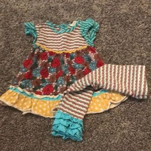 Cute dress and pants set.